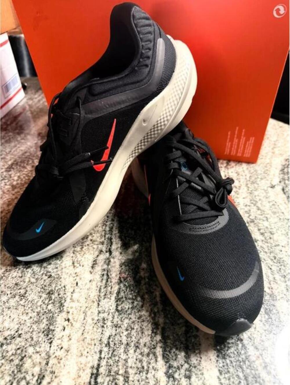 Nike Quest Sneakers Black Bright Crimson Women’s 12 Men’s 10.5 NWT Running Shoes